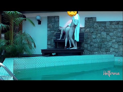 ❤️ O xefe invita a criada á piscina, pero non puido resistirse a un quente ☑ Porno a nós gl.psi-mass.ru